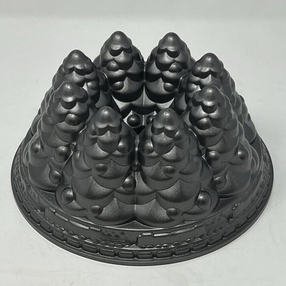 Nordic Ware Other - Nordic Ware Holiday Tree Bundt Cake Pan 10 cups cast aluminum EUC